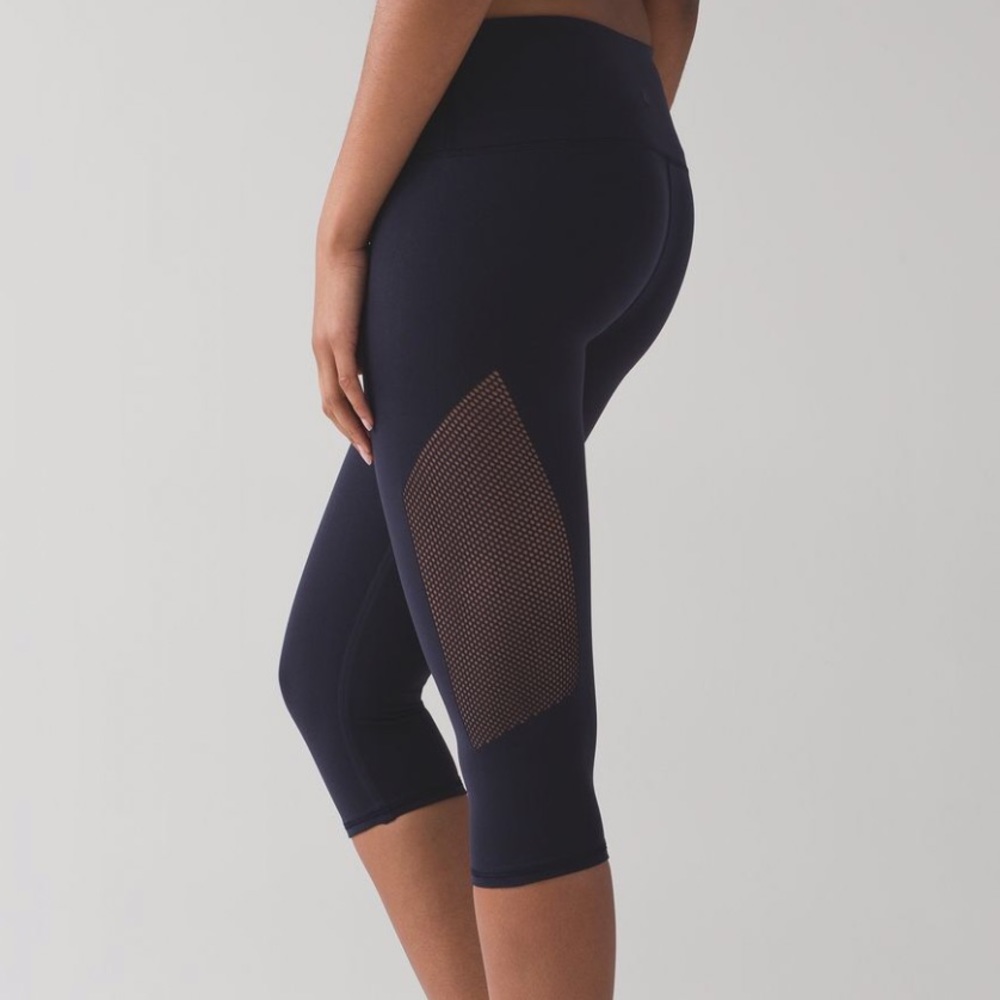 Lululemon reveal crop 15” black size 6